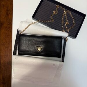 100% Authentic Black Leather Wallet 🖤🖤 plus free non brand chain with purchase!!